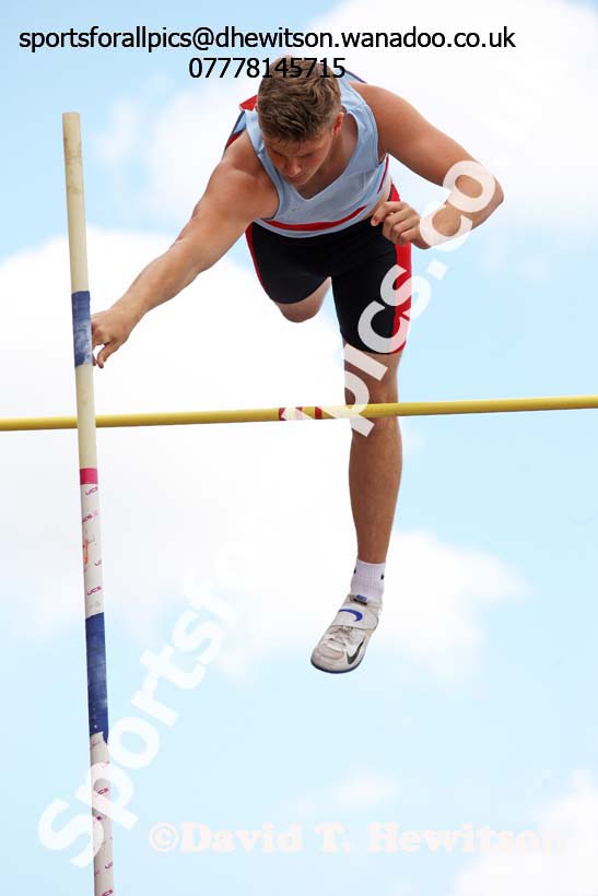Inter boys pole vault, English Schools Track and Field. Photo: David T. Hewitson/Sports for All Pics